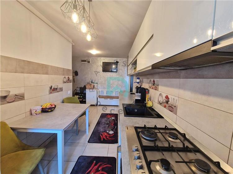 Apartament cu 3 camere decomandat în Tractorul