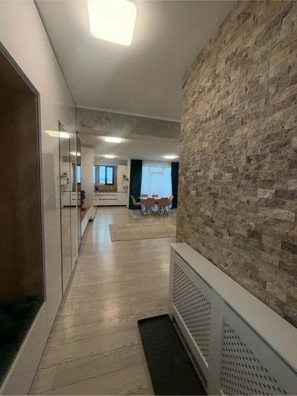 Apartament cu 3 camere decomandat în Exterior Vest
