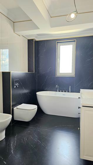 Penthouse cu 4 camere decomandat în 13 Septembrie