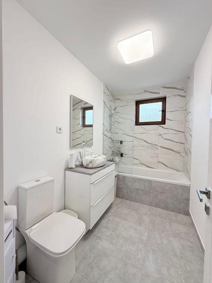 Apartament cu 3 camere decomandat în Florești