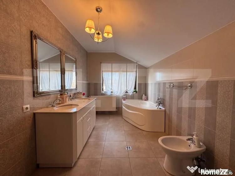 Casă cu 5 camere cu Teren 600 Mp în Răcari