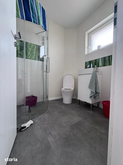 Casă cu 5 camere cu Teren 369 Mp în Soarelui