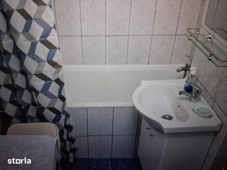 Apartament cu 2 camere decomandat în Tei