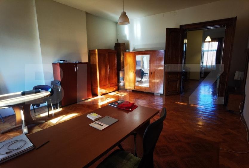 Apartament cu 4 camere semidecomandat, mobilat în Traian