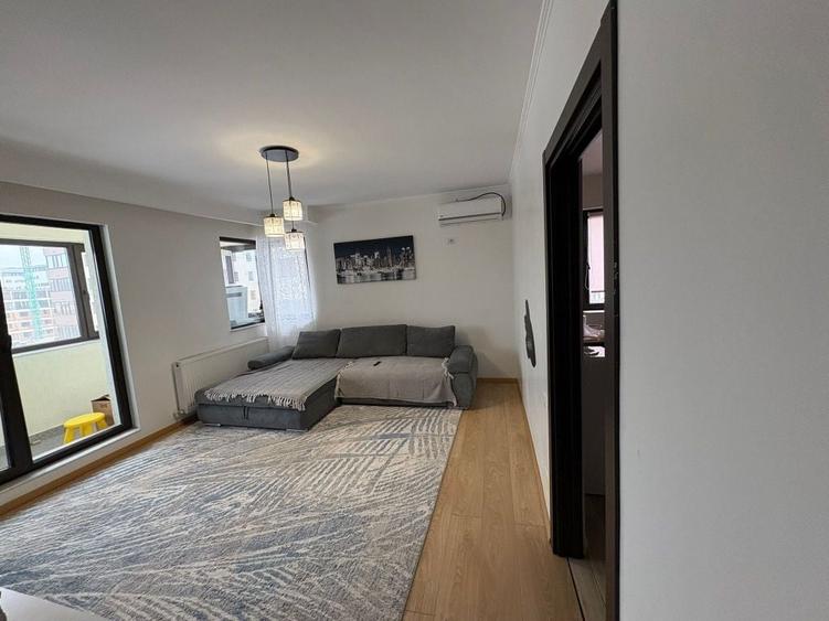 Apartament cu 3 camere decomandat în Roșu
