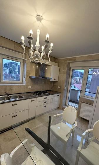 Apartament cu 3 camere decomandat, mobilat în Herăstrău