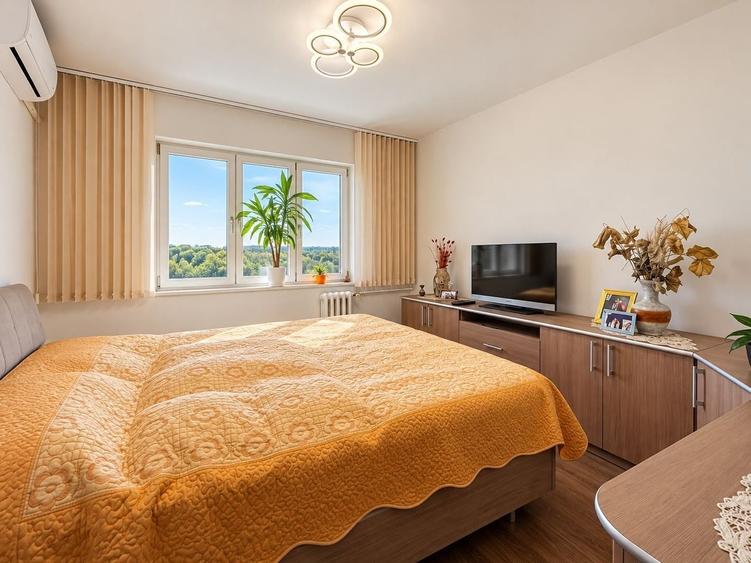 Apartament cu 4 camere decomandat în Decebal