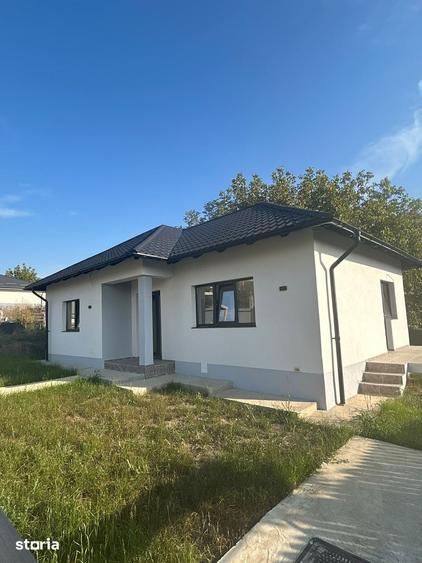 Casă cu 3 camere cu Teren 335 Mp în Miroslava