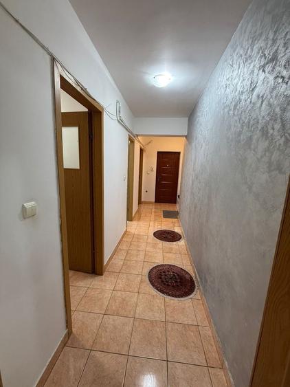 Apartament cu 3 camere decomandat în Exterior Vest