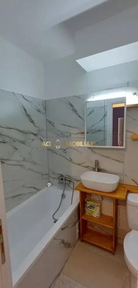 Apartament cu 3 camere decomandat, mobilat în Berceni