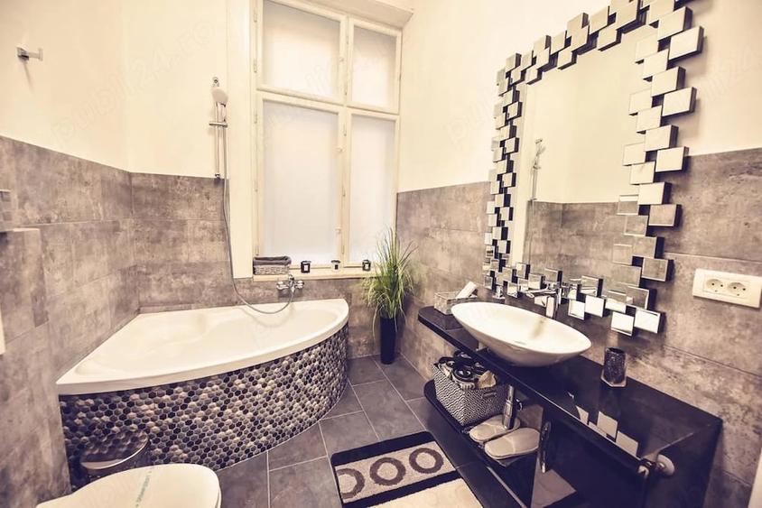 Apartament cu 3 camere decomandat în P-ța Unirii