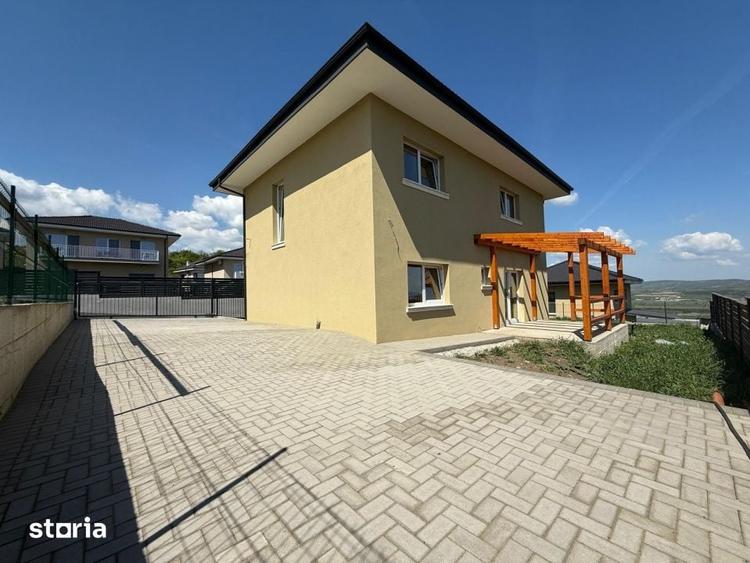 Casă cu 4 camere cu Teren 438 Mp în Apahida