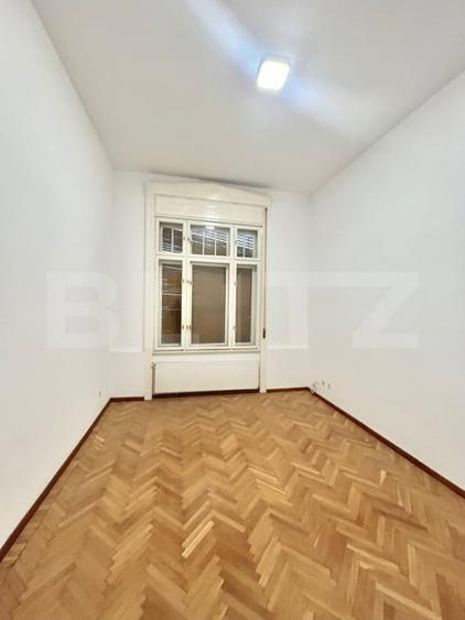 Apartament cu 5 camere semidecomandat în Central