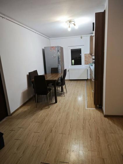 Apartament cu 3 camere decomandat în Florești