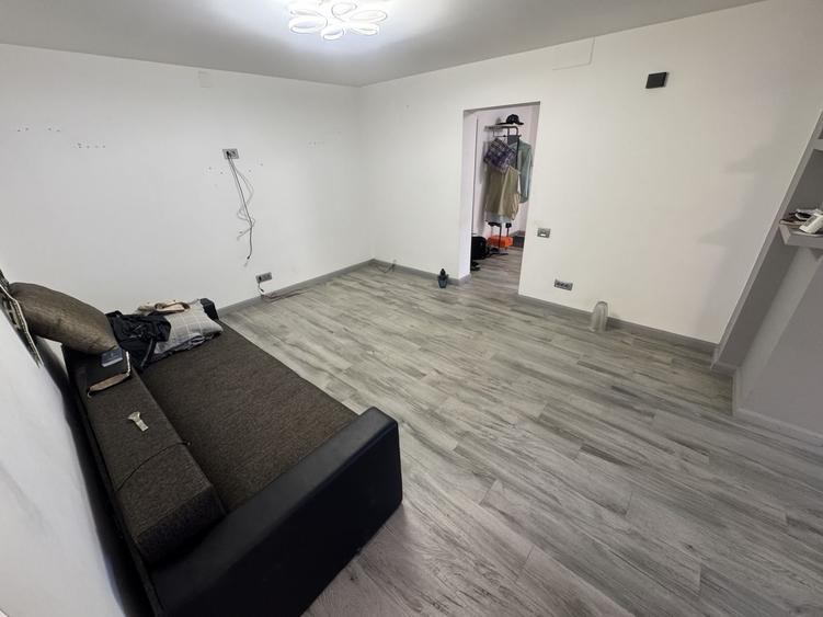 Apartament cu 3 camere semidecomandat, mobilat în Tomis II