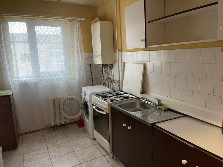 Apartament cu 2 camere semidecomandat, mobilat în Cetate