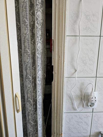 Apartament cu 4 camere decomandat în Tei