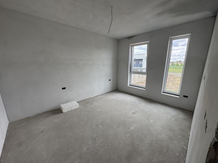 Duplex cu 4 camere cu Canalizare în Moșnița Nouă