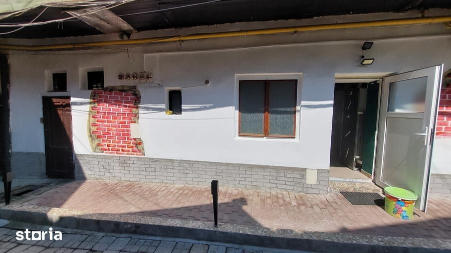 Apartament cu 2 camere semidecomandat în Cristian
