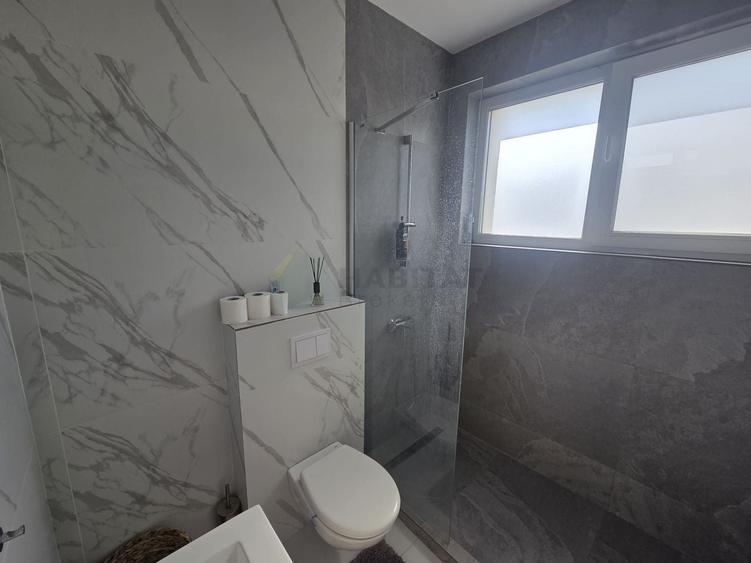 Casă individuală cu 4 camere cu Canalizare în Tunari