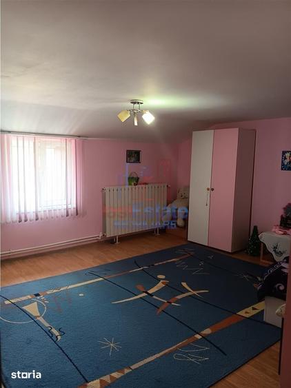 Casă cu 9 camere cu Teren 761 Mp în Popricani