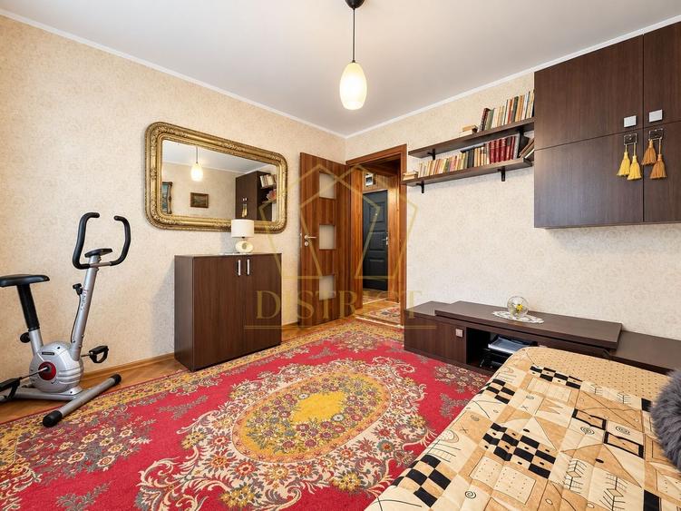 Apartament cu 3 camere decomandat, mobilat în Girocului