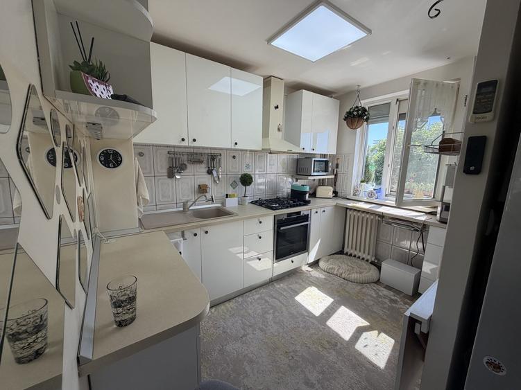Apartament cu 2 camere decomandat, mobilat în Titan