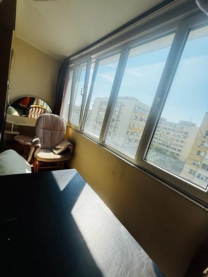 Apartament cu 3 camere semidecomandat în Obor