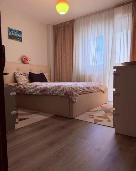 Apartament cu 3 camere decomandat în Drumul Taberei