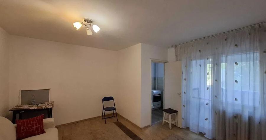 Apartament cu 2 camere semidecomandat, mobilat în Apărătorii Patriei