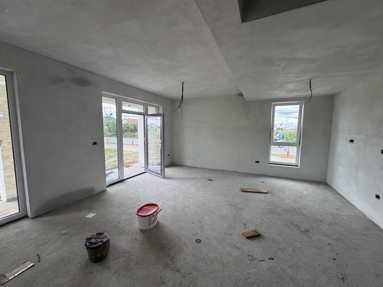 Duplex cu 4 camere cu Canalizare în Moșnița Nouă