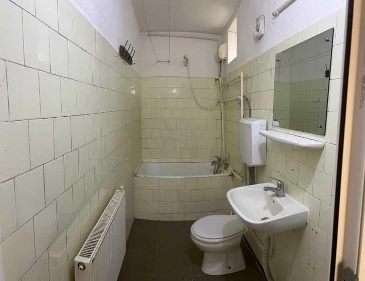 Casă cu 4 camere în Vladimirescu