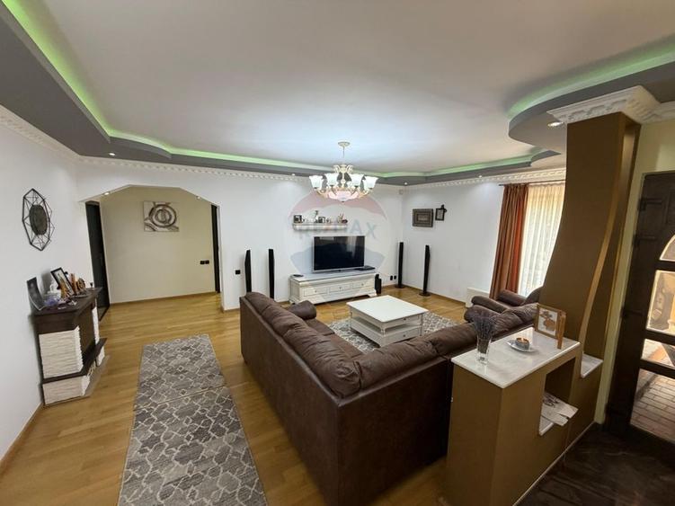 Casă individuală cu 4 camere cu Teren 557 Mp în Central