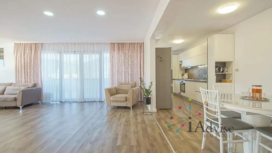 Penthouse cu 4 camere decomandat, mobilat în Noua