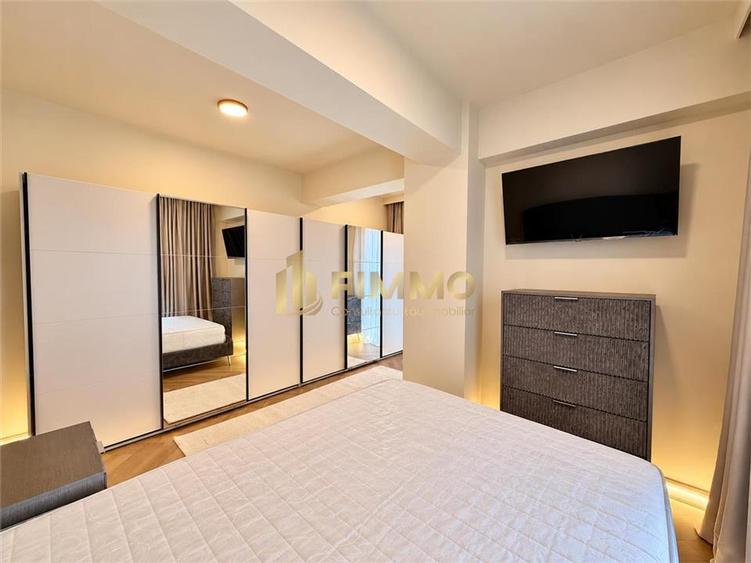 Apartament cu 3 camere semidecomandat în Est