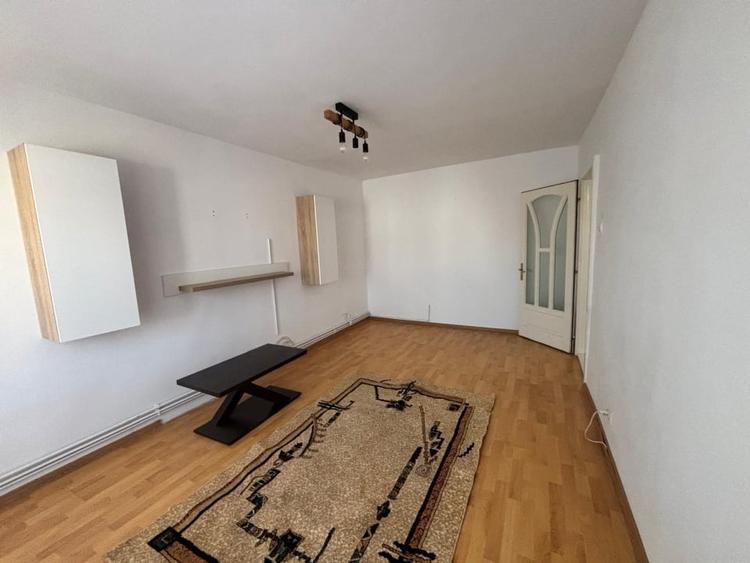 Apartament cu 4 camere decomandat, mobilat în Ștefan cel Mare