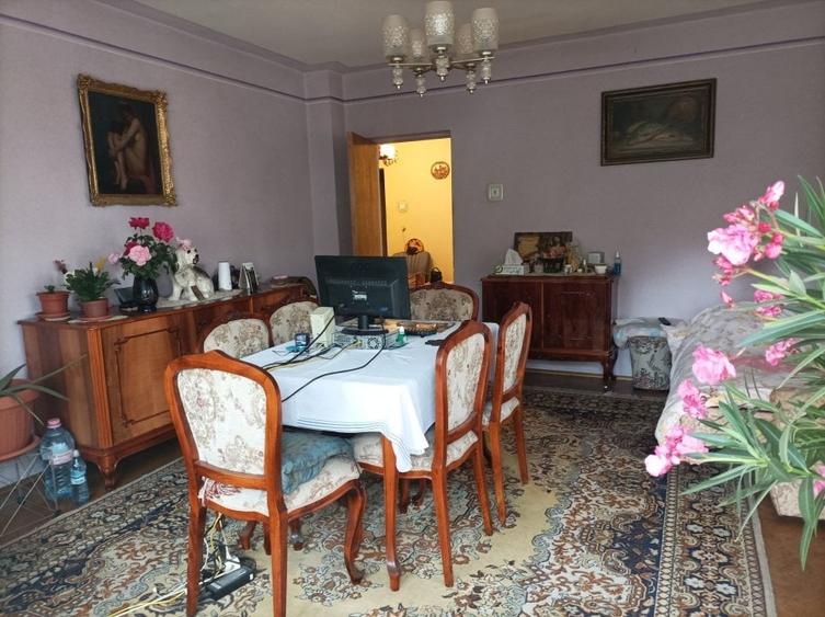Apartament cu 4 camere semidecomandat în Griviței