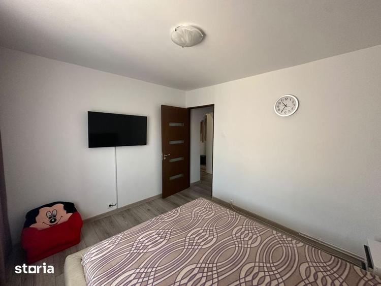 Apartament cu 3 camere decomandat în Craiovița Nouă