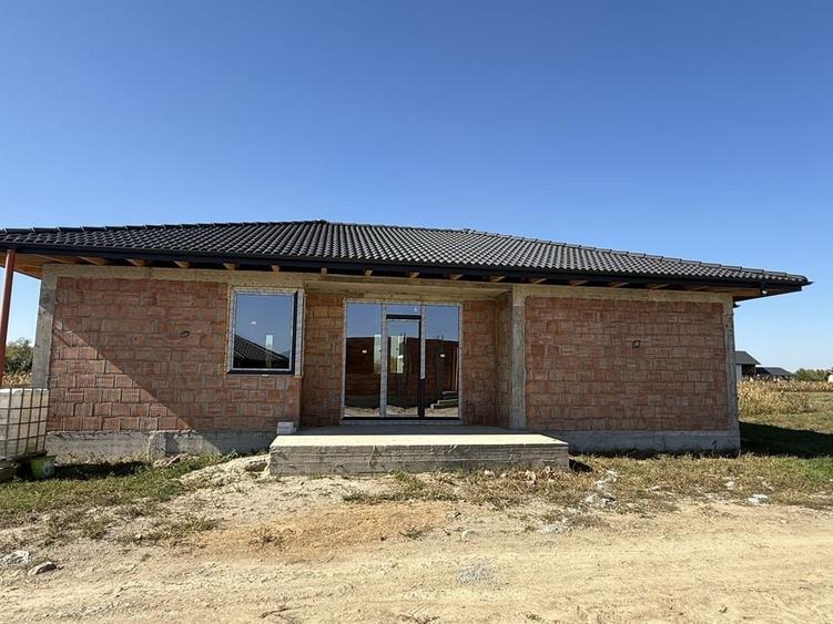 Casă cu 4 camere în Săsar
