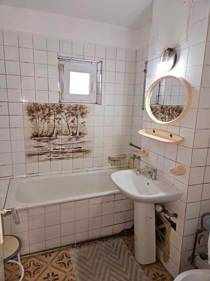 Apartament cu 3 camere decomandat, mobilat în Lipovei