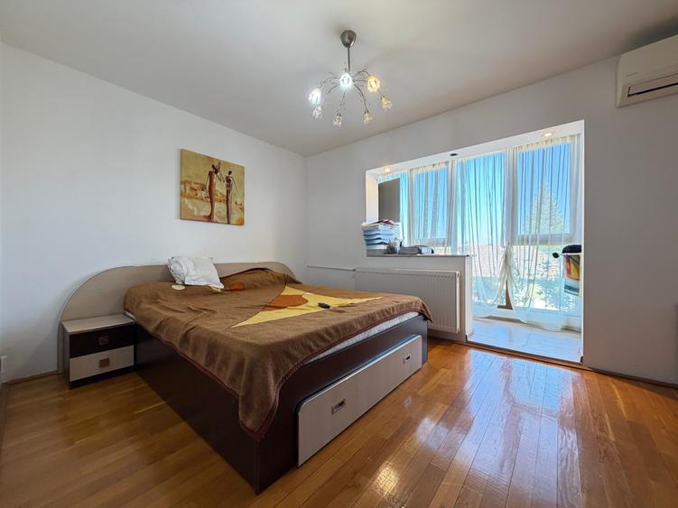 Apartament cu 3 camere semidecomandat în Girocului