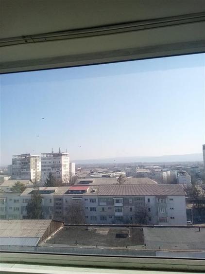 Apartament cu 3 camere decomandat în Cornișa