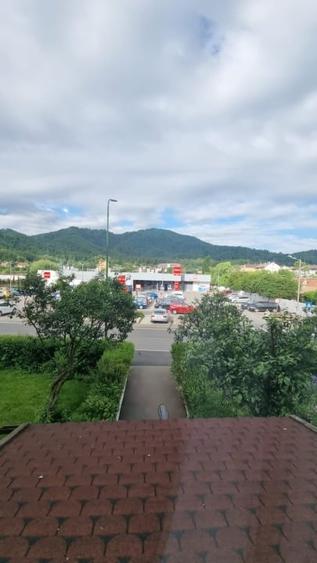 Apartament cu 3 camere decomandat, mobilat în Noua