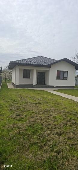 Casă cu 3 camere cu Teren 650 Mp în Holboca