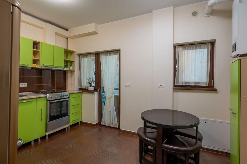 Apartament cu 3 camere decomandat, mobilat în Peninsula