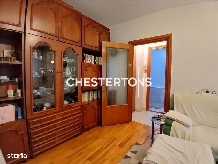 Apartament cu 4 camere semidecomandat în Apărătorii Patriei