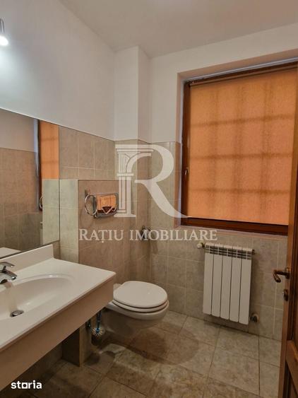 Spațiu comercial, de 640 mp, în Central