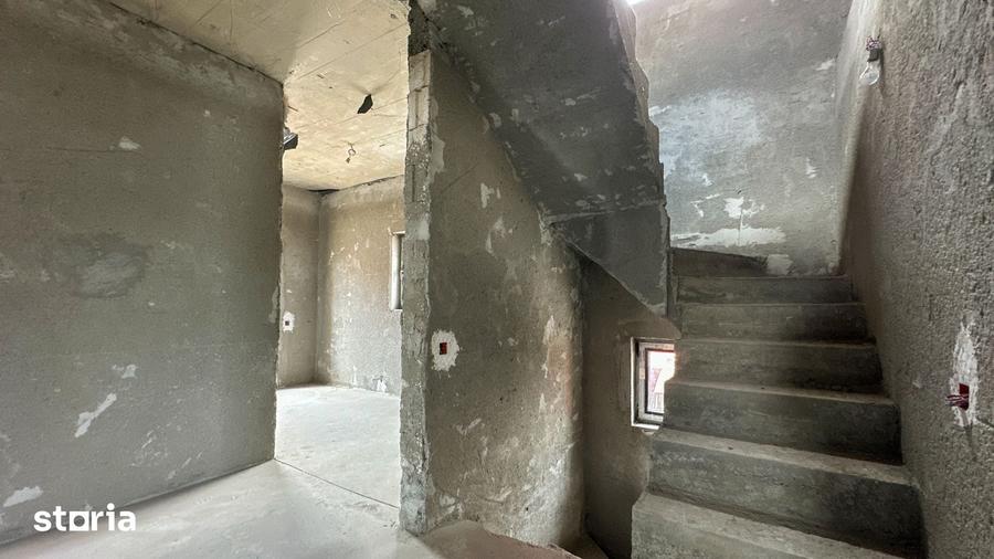 Casă cu 7 camere cu Teren 227 Mp în Colentina