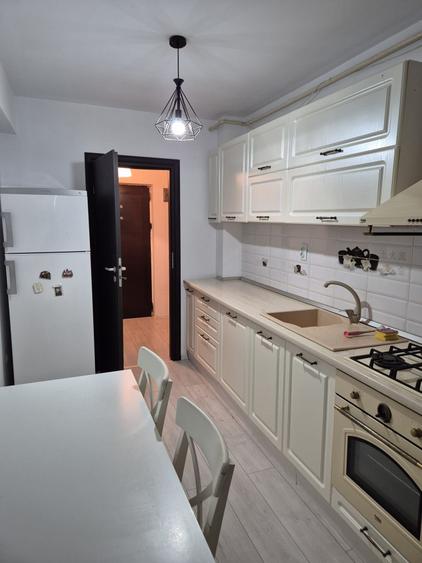 Apartament cu 2 camere decomandat în Apărătorii Patriei