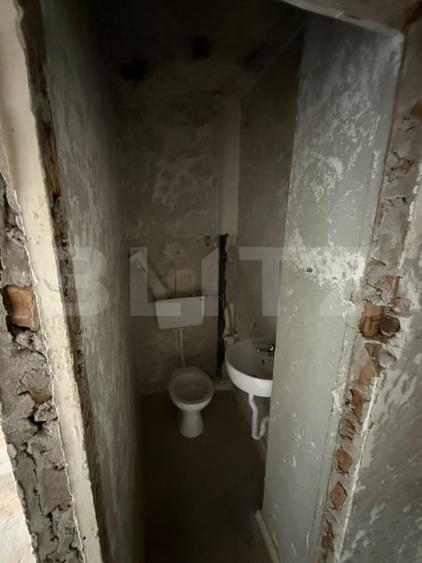 Apartament cu 3 camere semidecomandat în Micro 40